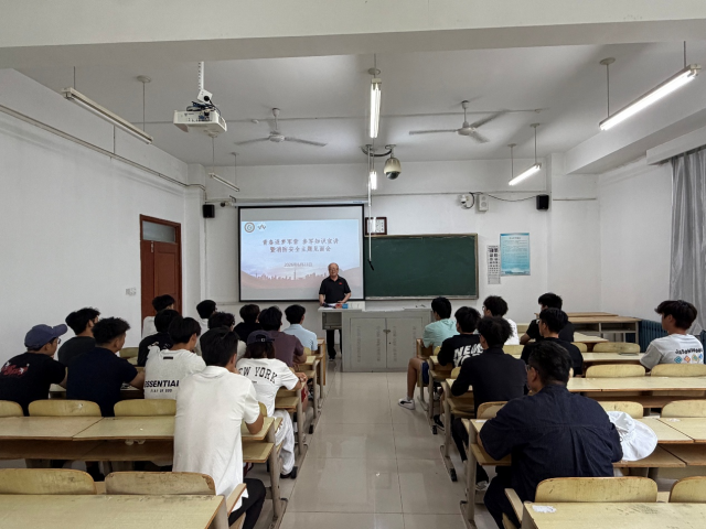 保卫处深入运动休闲学院轮滑班召开参军事项及消防安全主题班会